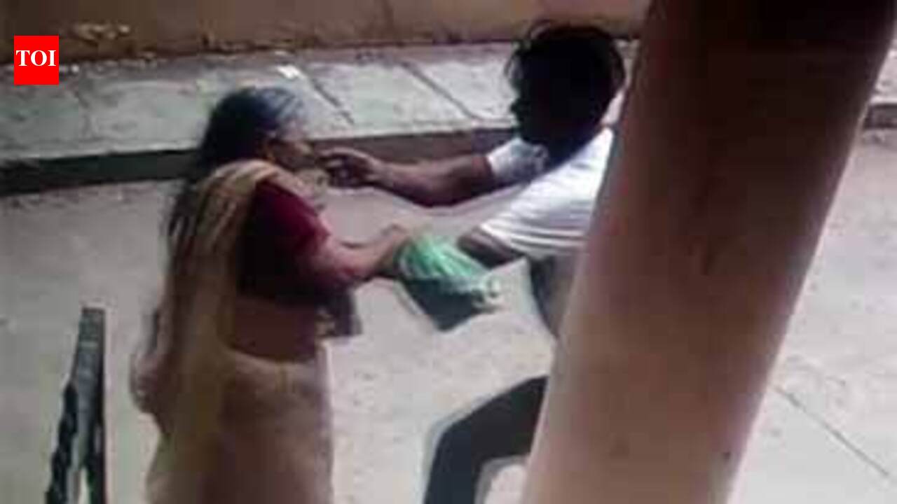 Youth caught on cam snatching gold chain from senior citizen in Ahmedabad