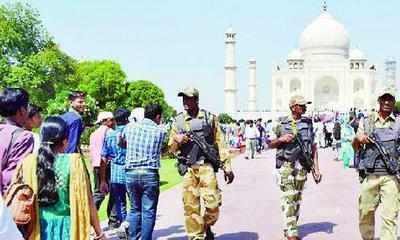 No restriction on colour of scarf of visitors to Taj Mahal