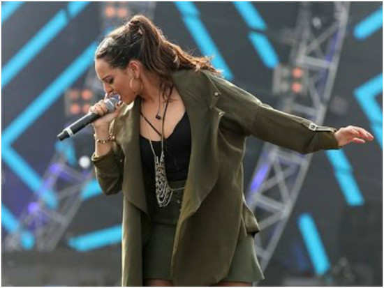 Sonakshi Sinha gets into a Twitter tiff with Armaan Malik; calls him insecure