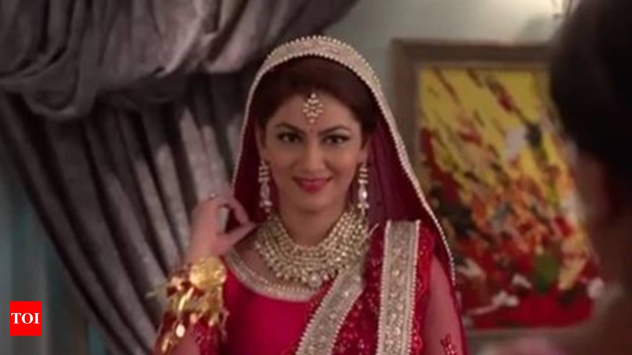 Sabyasachi & Manish Malhotra's Bridal Lehenga In Chandni Chowk 😱 |  Designer Lehenga Shopping Delhi - YouTube
