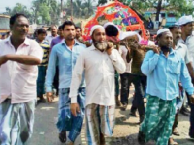 When Muslims helped with the funeral ceremony of a Hindu man