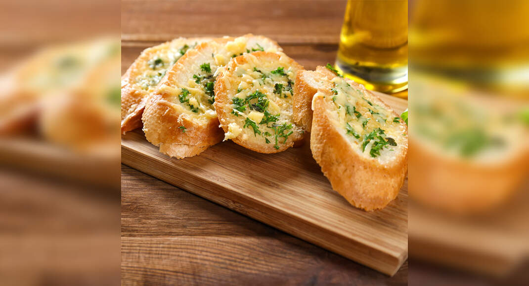Stuffed Garlic Bread Recipe: How to Make Stuffed Garlic Bread Recipe | Homemade Stuffed Garlic Bread