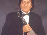 Vinod Khanna with Filmfare trophy
