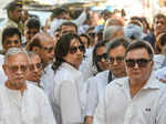 Rishi Kapoor, Gulzar and Subhash Ghai at Vinod Khanna's funeral