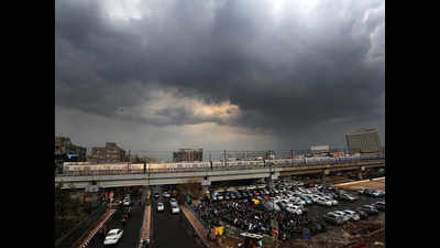 Pleasant morning in Delhi, light rainfall likely in evening