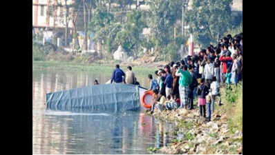 13 drown in village tank as boat capsizes in Andhra Pradesh