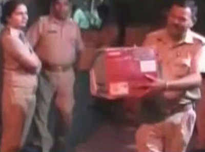 Meerut: DRI raids ex-colonel's house; weapons, animal skin seized