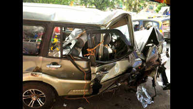 12 injured as SUV collides with mini truck in Mumbai
