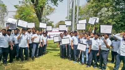 GM workers stage protest at Halol plant
