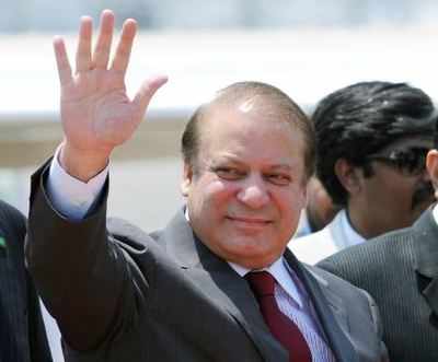 Nawaz Sharif meets top aides to douse row with army