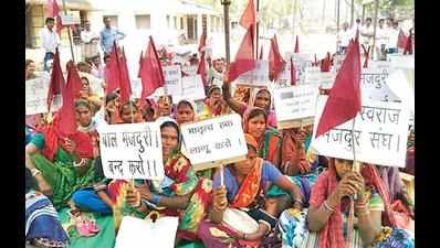 MGNREGA workers return Rs 1 salary hike to Modi, Das