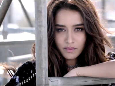 Half Girlfriend' song: Arjun Kapoor and Shraddha Kapoor's 'Mere Dil Mein' will be your new party fave | Hindi Movie News - Times of India Half Girlfriend' song: Arjun Kapoor and Shraddha Kapoor's 'Mere Dil Mein' will be your new party fave | Hindi Movie News - Times of India