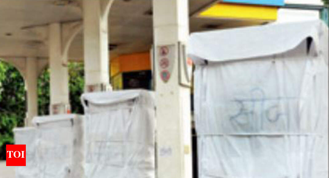 Petrol pump sealed Several machines sealed for fraud in petrol sale
