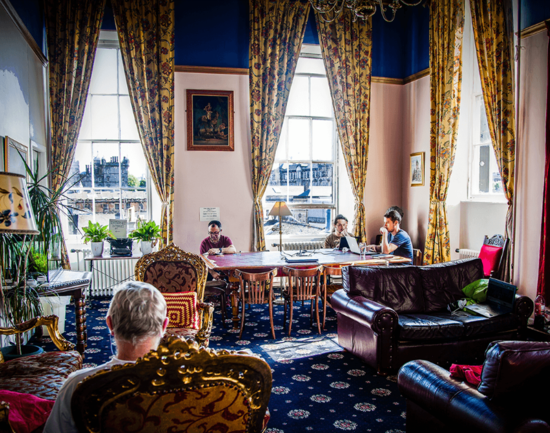 Budget hostels in Edinburgh that will not worry your pocket