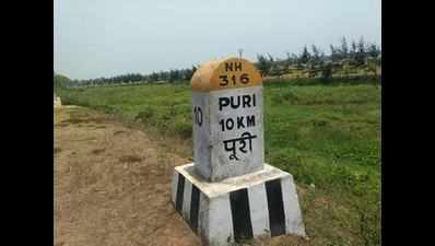 Naveen Patnaik objects non-inscription of Odia on kilometer stones