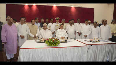 Naveen Patnaik inducts 10 new ministers in cabinet