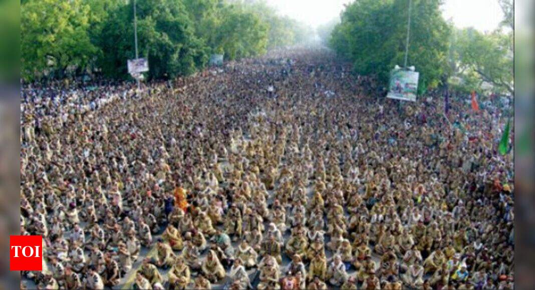 Clean India: Thousands join civic bodies in city clean-up | Delhi News ...