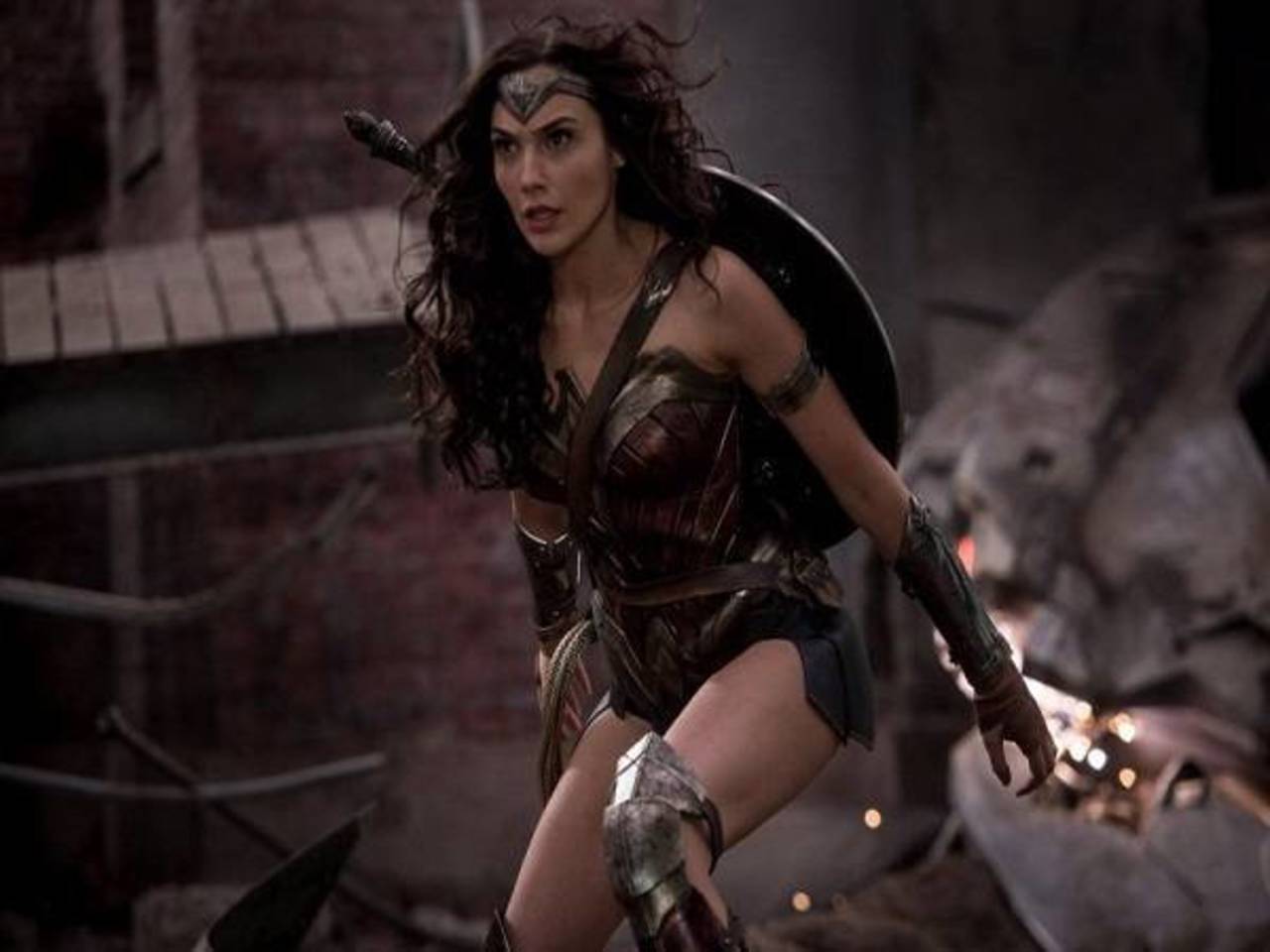 Gal Gadot couldn't breath in her initial Wonder Woman costume