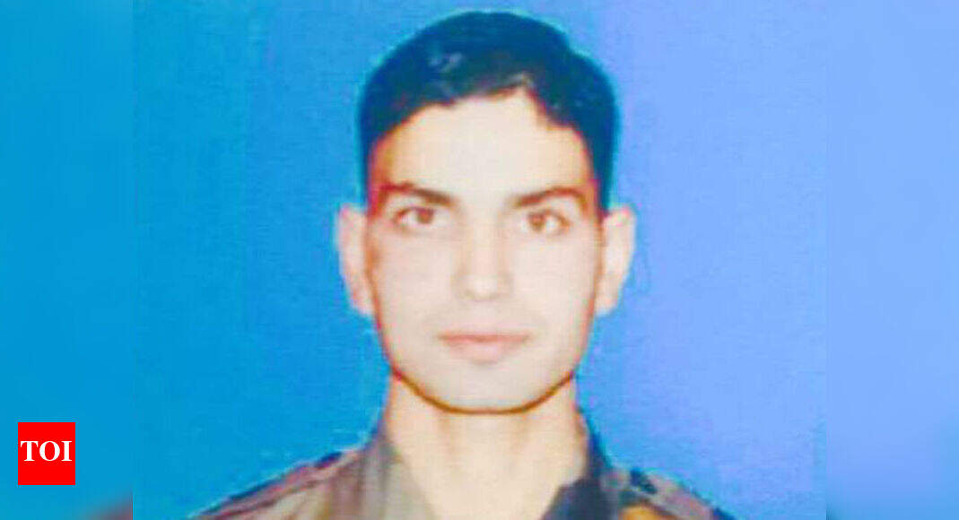 Army Officer Killed In Shopian: Kashmiri Army officer's bullet-riddled ...
