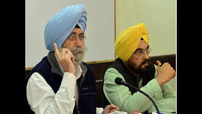 AAP delegation meets Governer V P Singh