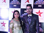 Bharti Singh and Harsh Limbachiyaa at Star Parivaar Awards 2017