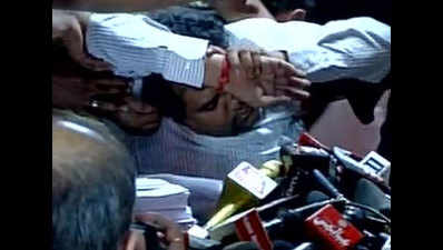 Kapil Mishra faints during press briefing