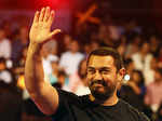 Aamir Khan waving