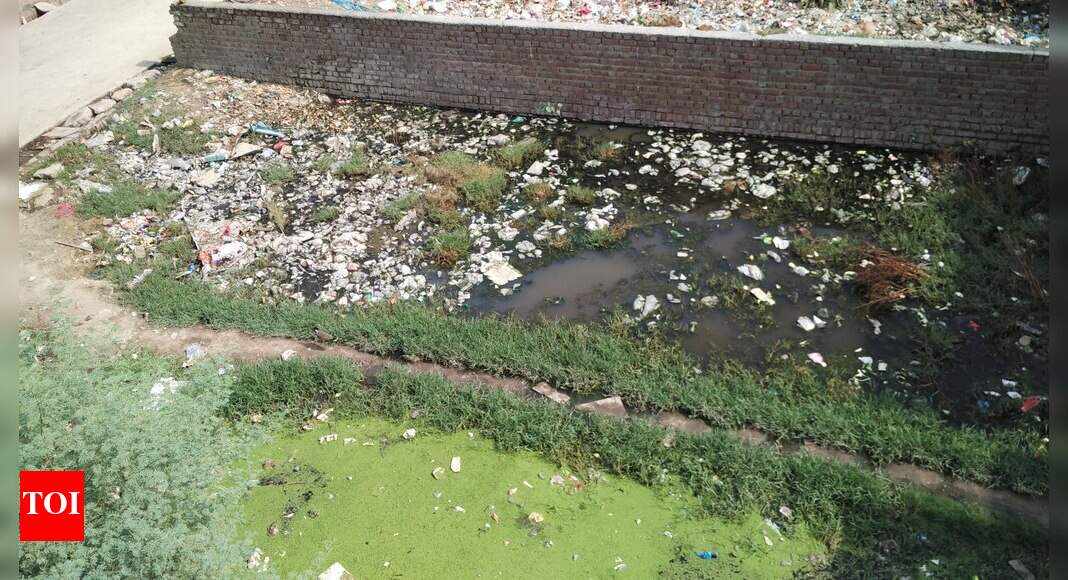 Waterlogging due to sewage problem - Times of India