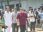 Rishi Kapoor and Kiran Kumar arrive at Reema Lagoo's funeral