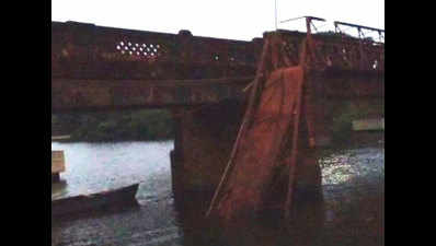 Goa: Bridge collapses, 50 people fall into river