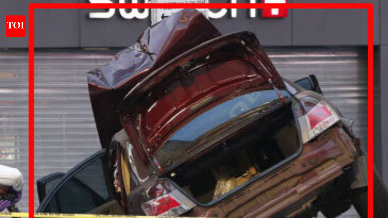 Car rams into pedestrians in Times Square; 1 dead, many injured