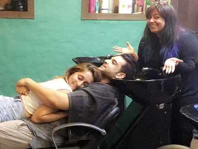 VJ Anusha, boyfriend Karan Kundra indulge in some PDA at a salon, see pic