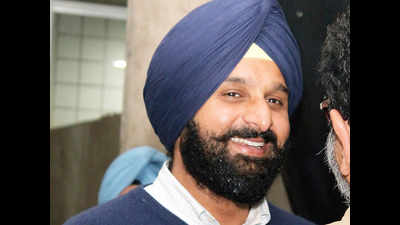 Villagers walk out of police meet after Majithia's entry