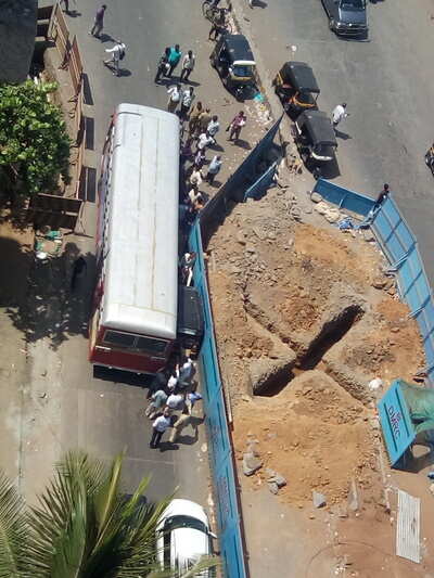 Autorickshaw crushed - Times of India