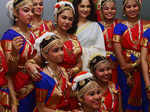 Gracy Singh with dancers