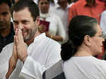 Rahul and Sonia Gandhi on Rajiv Gandhi's 26th death anniversary