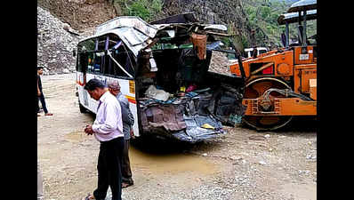 5 killed as boulder falls on bus full of pilgrims near Nainital