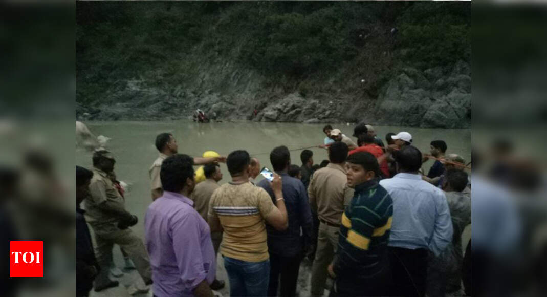 Uttarakhand Bus Accident: 21 pilgrims feared dead as bus falls into ...