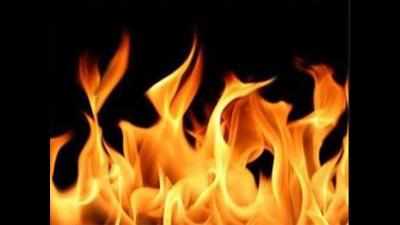 Major blaze engulfs building in Malad