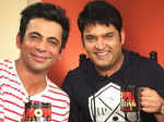 Kapil Sharma, Sunil Grover smiling