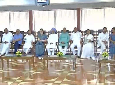 Arch-rivals Left and TMC, SP and BSP attend Sonia Gandhi's lunch