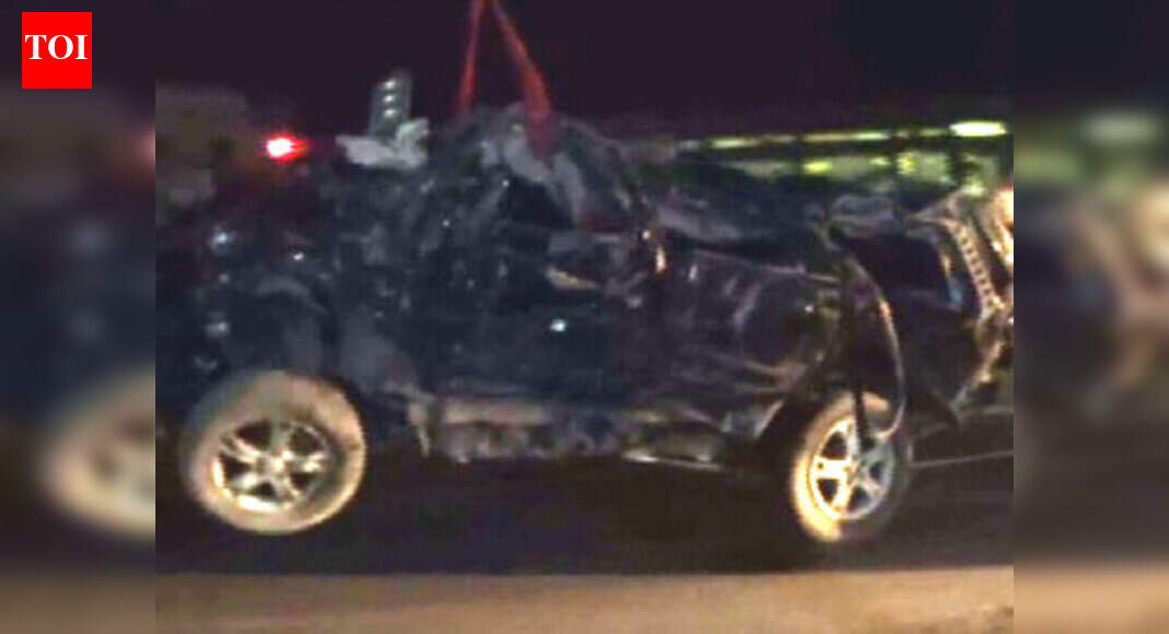 Maharashtra: 8 killed after car rams into tree