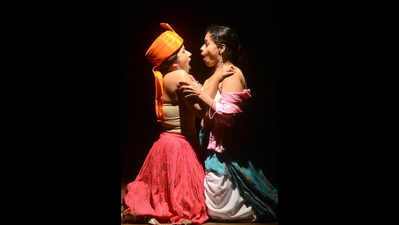 <arttitle><strong/><strong>City theatre artistes bend gender norms with its plays</strong></arttitle>