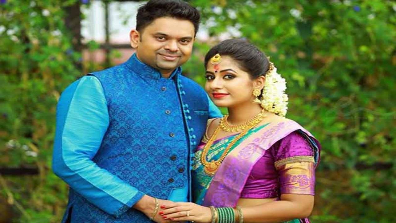 Wow! Actress Jyothy Krishna looks stunning in her engagement photos: See  more | Malayalam Movie News - Times of India