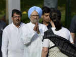 Manmohan Singh greets Sonia Gandhi