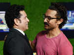 Sachin Tendulkar greets Amir Khan