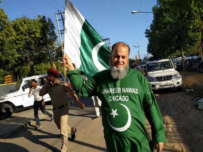 Champions Trophy: Ahead of marquee clash, famous Pak fan turns India supporter
