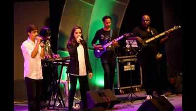 Amateur singers impress audience at ‘Madhushruti’