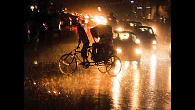 Clouds and showers to keep Lucknow pleasant, predicts Met