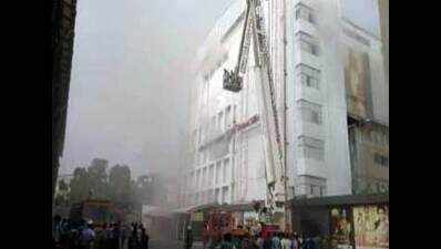 Fire breaks out in Chennai textile showroom
